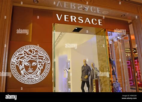 versace chine boutique
